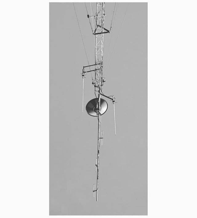 Inverted Wave
Black and white print. Ongoing series
_
_
_

#contemporaryart #wave #antenna #antena #invertedwave #blackandwhite #contemporaryphotography #fotografiaconceptual #fotografiacontemporanea #experimentalphotography #mexico #albertoguedeazamora